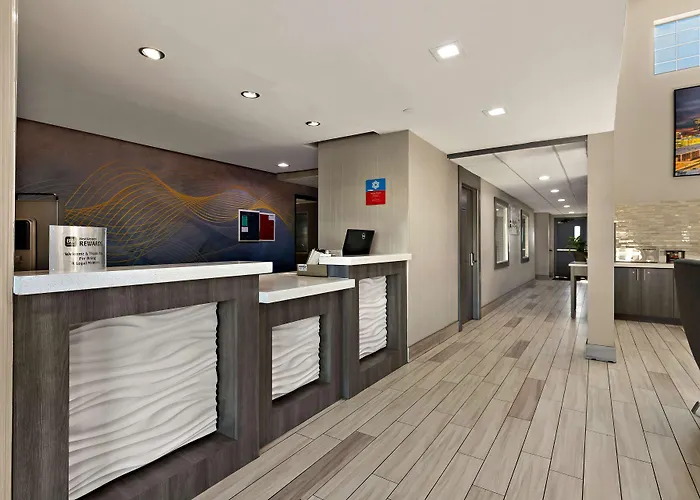 Hotel Surestay By Western East 3*