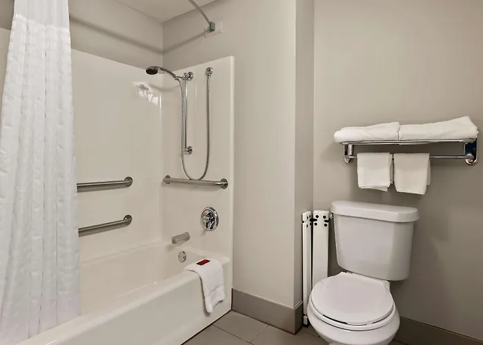 Surestay By Western East Hotel 3*