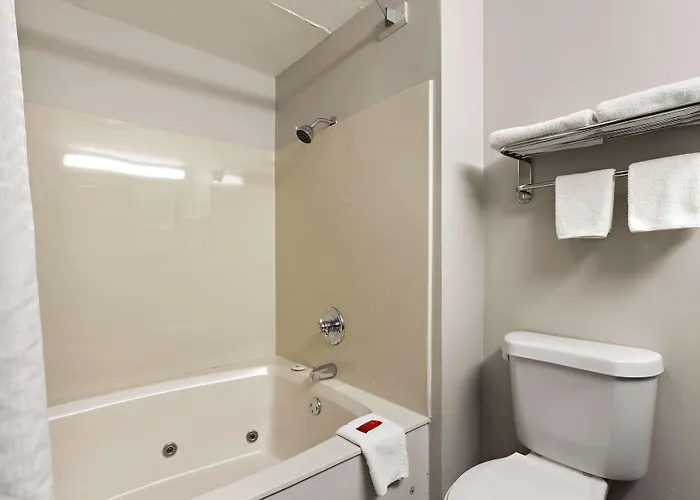 Hotel Surestay By Western East Tulsa