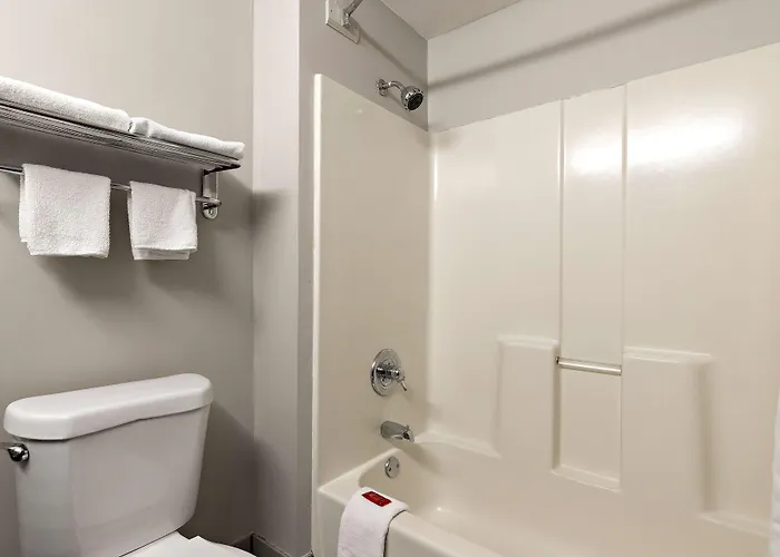 Hotel Surestay By Western East