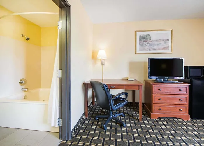 Hotel Surestay By Western East Tulsa
