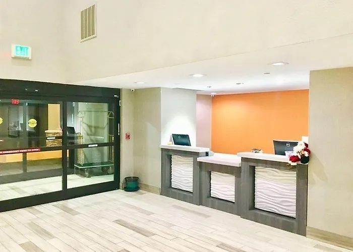 Hotel Surestay By Western East 3*