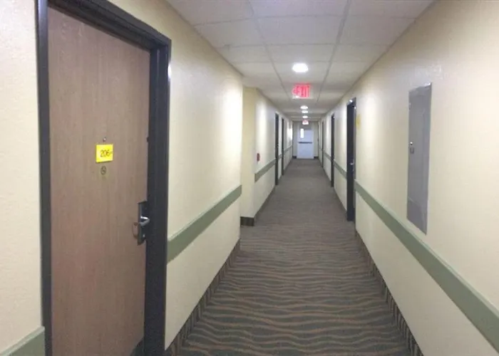 Hotel Surestay By Western East